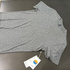 Vuori mens Strato Tech Tee NWT